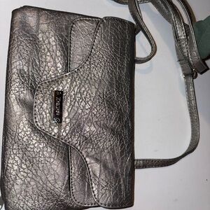 🖤2/$15🖤Metallic Silver Crossbody Bag